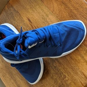 Nike training sneaker size 6